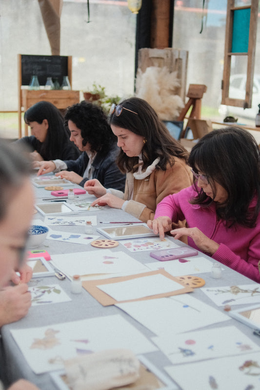 Taller presencial de prensado botánico | Sábado 31 de agosto, Temuco