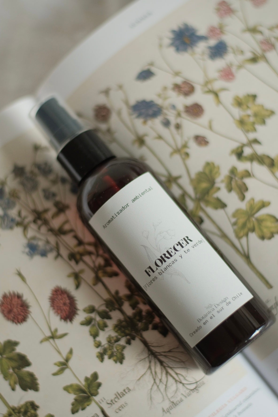 Florecer | aromatizador ambiental y textil (flores blancas y té verde)