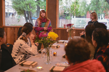 Taller presencial de prensado botánico y arteterapia | 6 de abril, Pucón